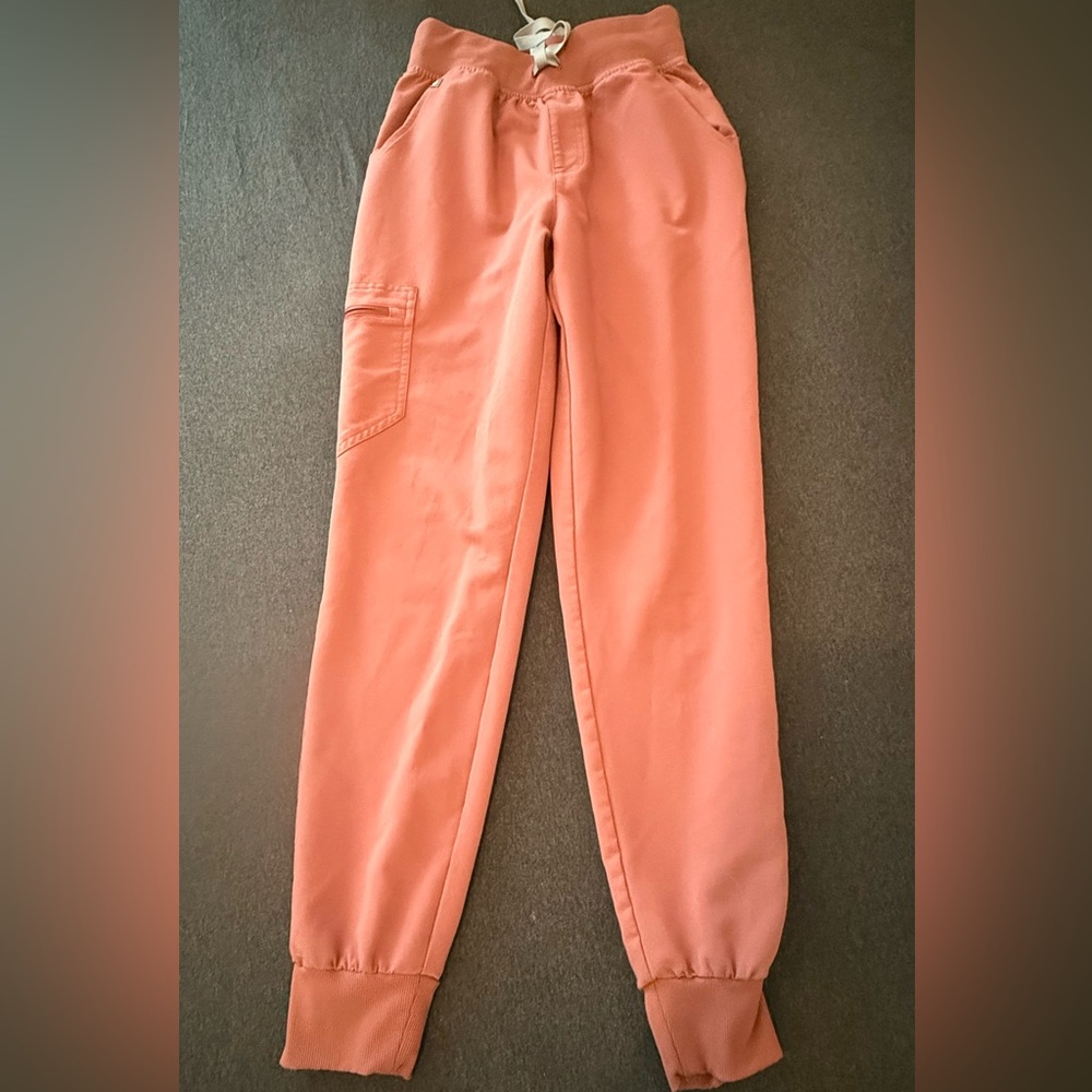 FIGS Women’s Mauve Scrub Joggers XS